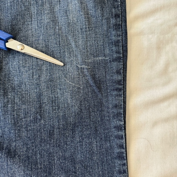 Denizen Levi's Women's Medium Wash Capri Jeans Rolled Hems Blue 14 Stretch Faded - Picture 14 of 16